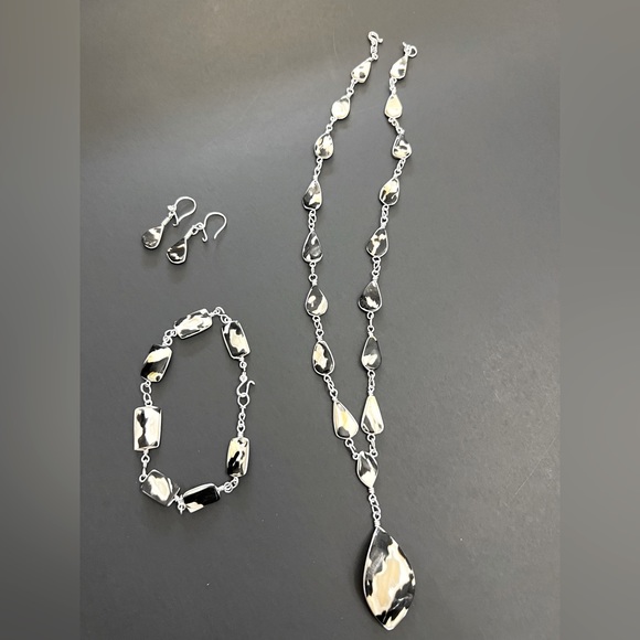 Gorgeous set of necklace, bracelet and earrings… and it’s reversible! - Picture 3 of 7